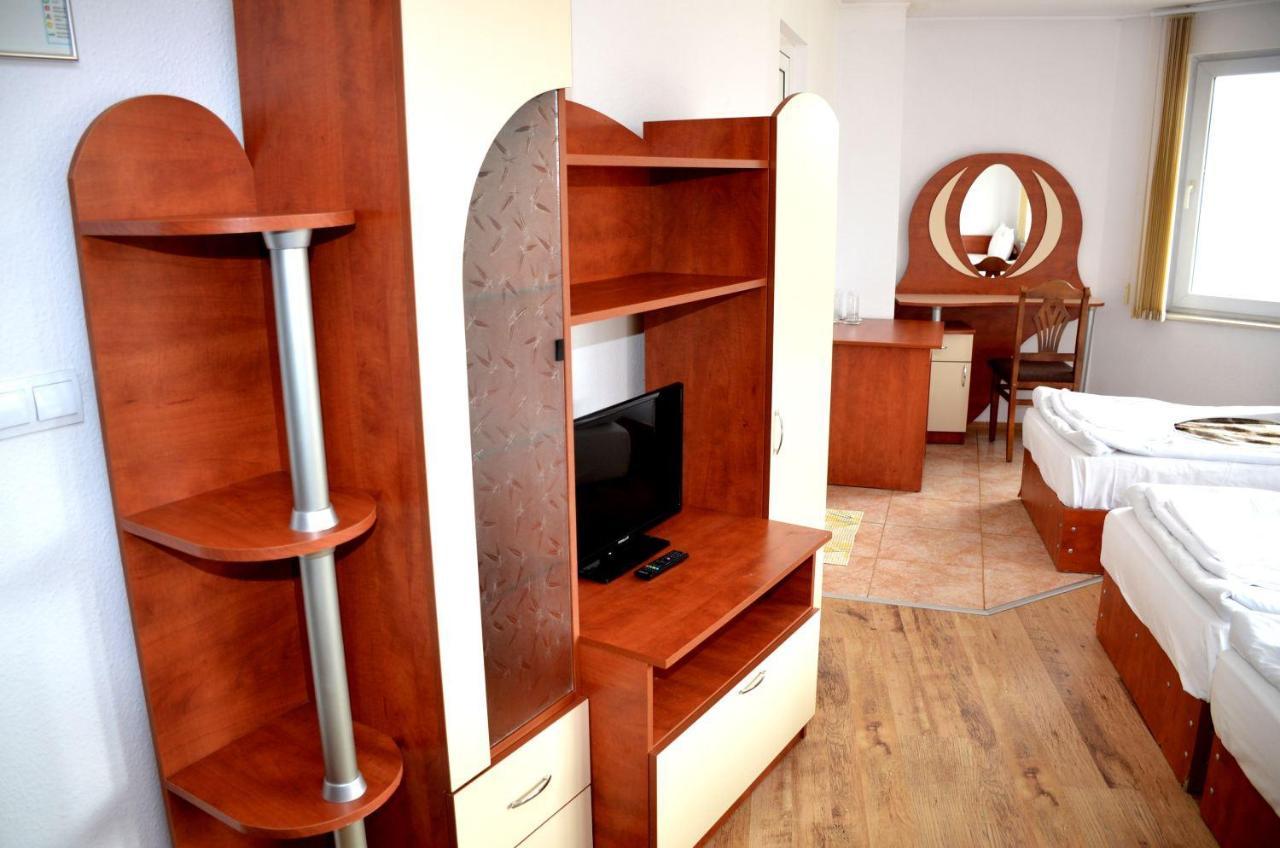 Family Hotel Daisy Borino Εξωτερικό φωτογραφία